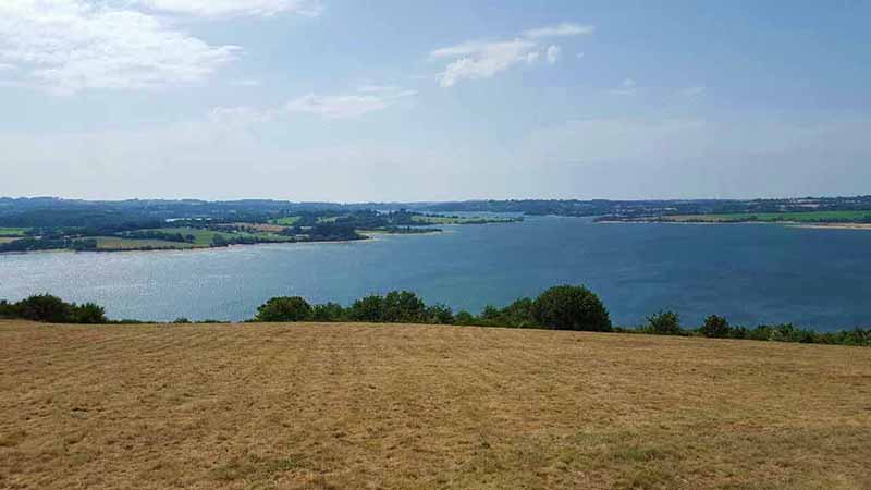 vue lac de pareloup en aveyron